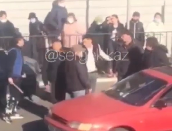 Водители устроили разборку на дороге в Талгаре