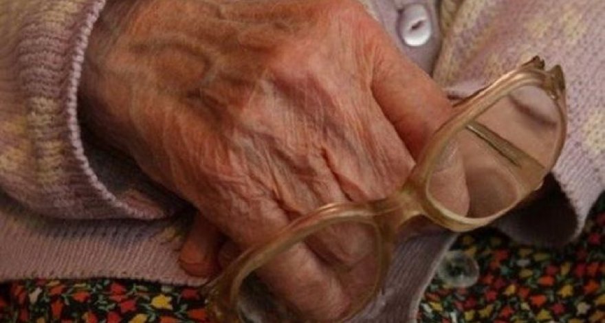 92-летняя пенсионерка в ВКО потеряла сознание, когда грабитель требовал у нее деньги