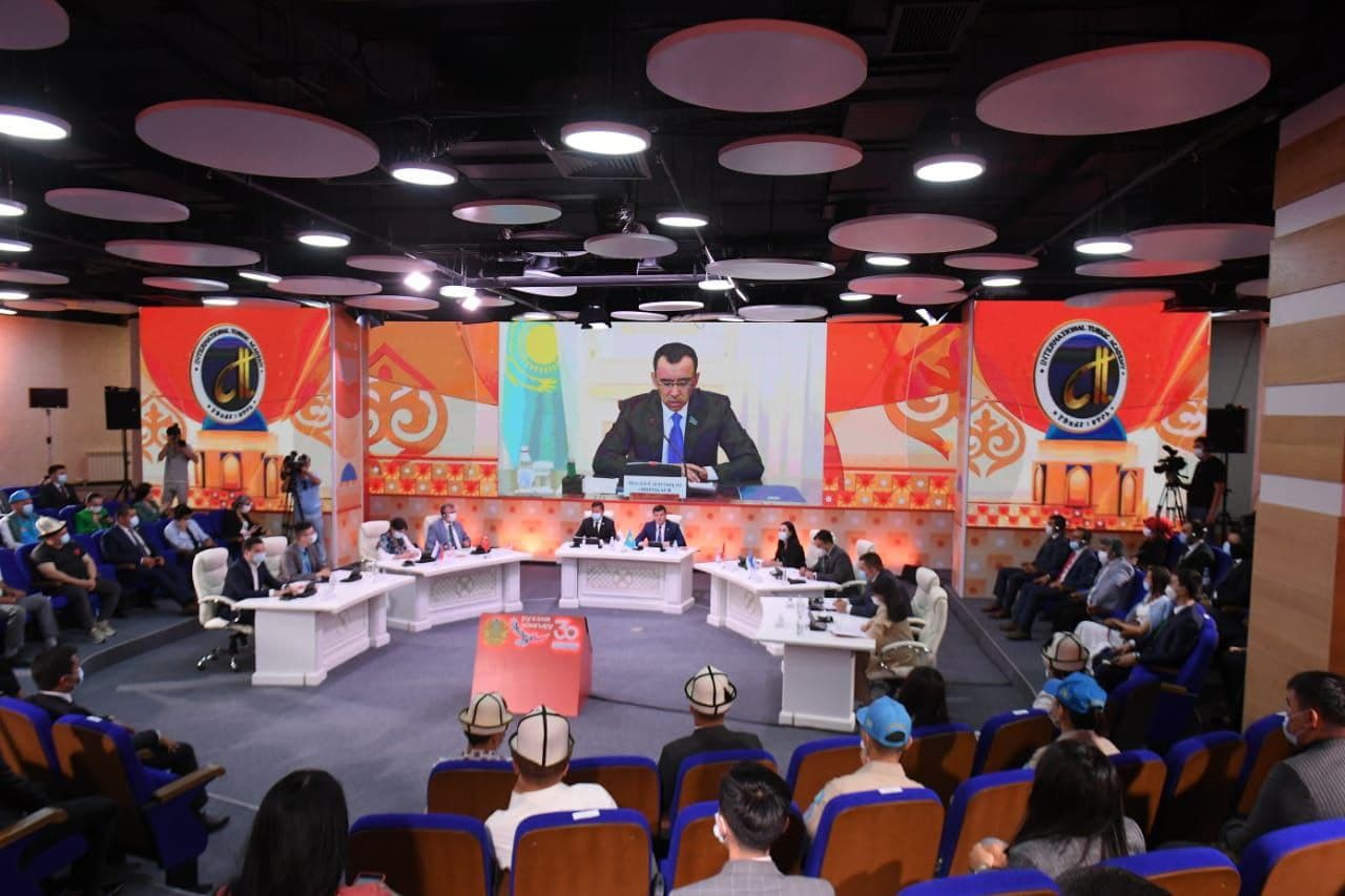 В Туркестане прошло пленарное заседание молодежного саммита «Туркестан – колыбель тюркского мира»
