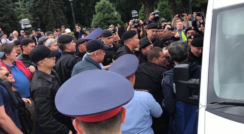 Митинг қарсаңында Нұр-Сұлтанда белсенділердің қудаланып жатқаны хабарланды