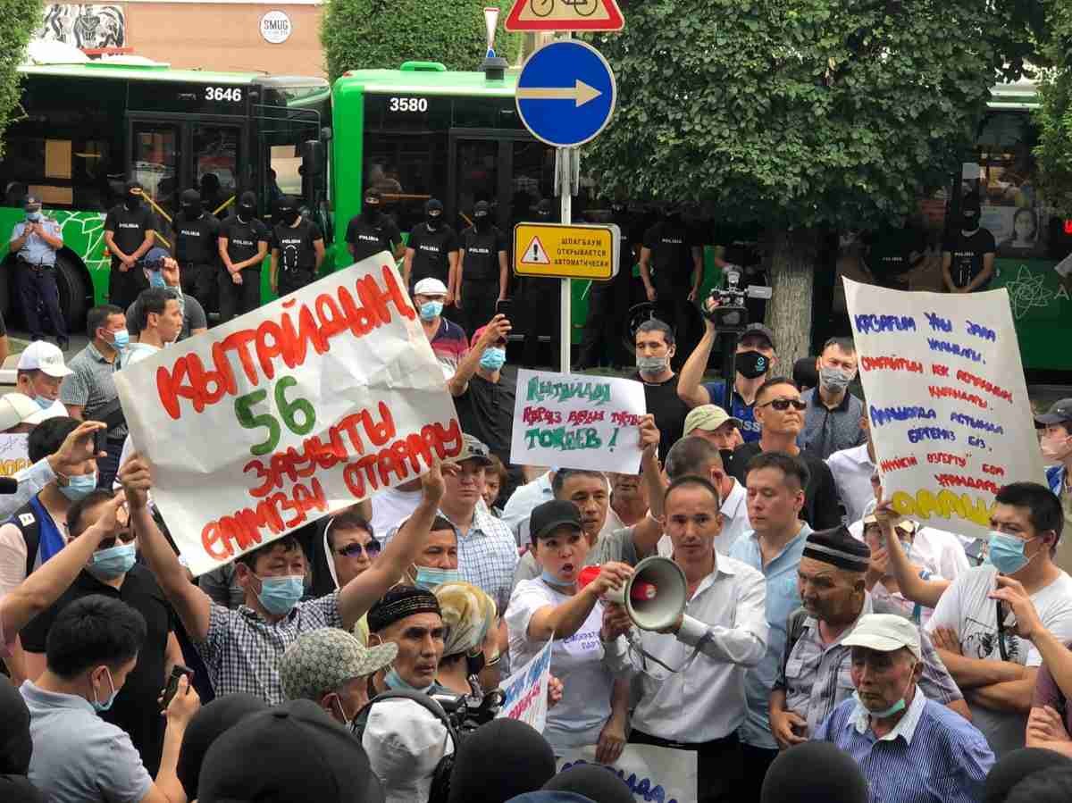 "Үкімет отставкаға кетсін!": Алматыда митинг өтті