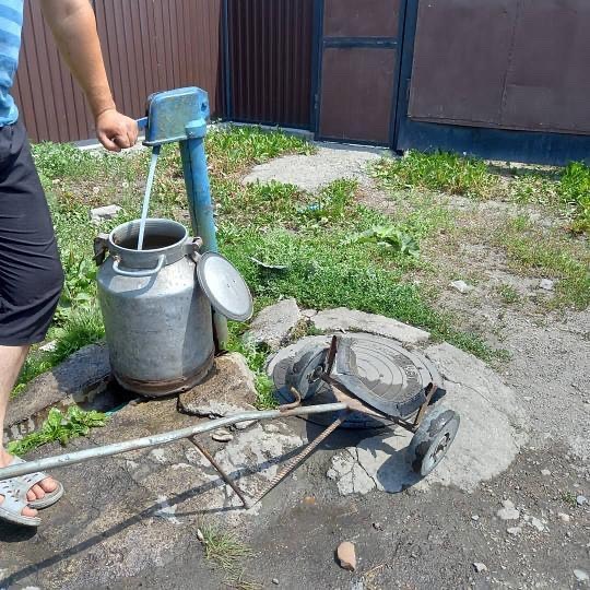 Несколько лет устькаменогорцы ходят за водой на колонку