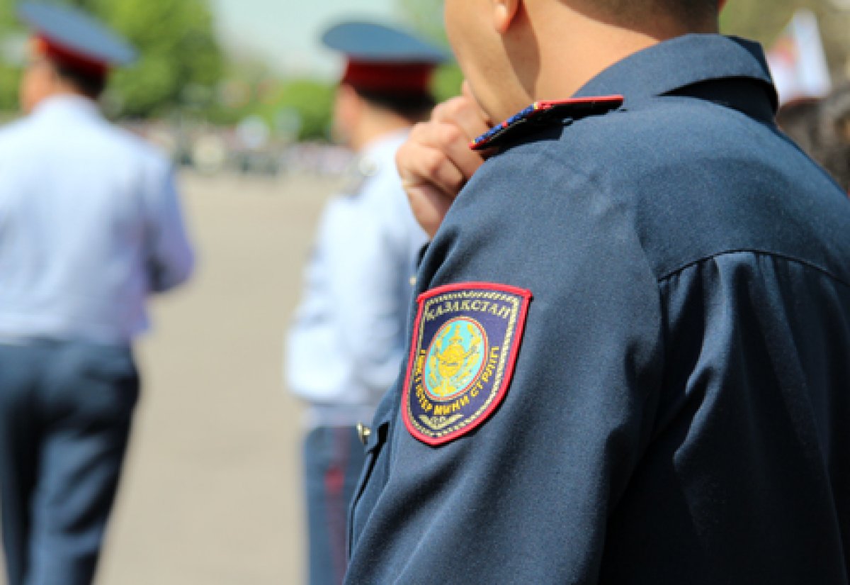 Пятерых экс-полицейских осудили в Алматинской области