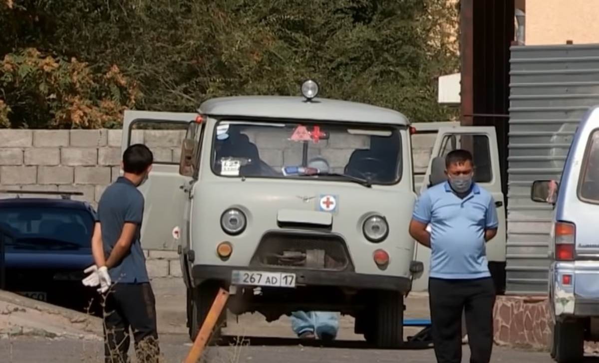 Шымкентте мәйітханалардың алдында кезекте тұрғандар көбейген