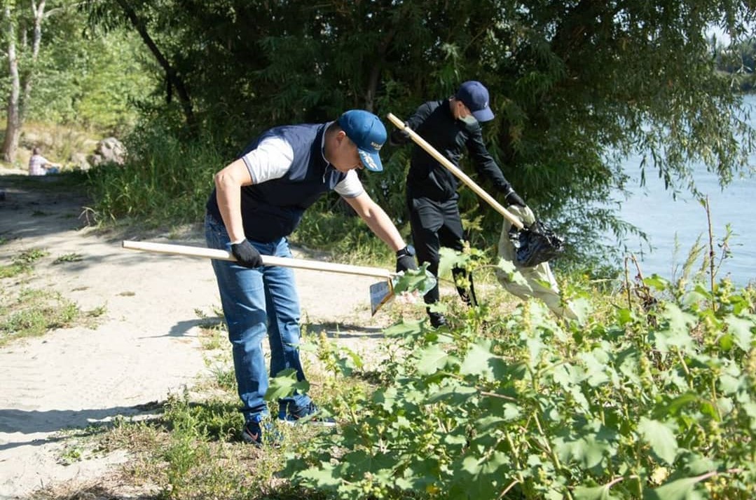 Аким Павлодара дал старт экологическим акциям в городе