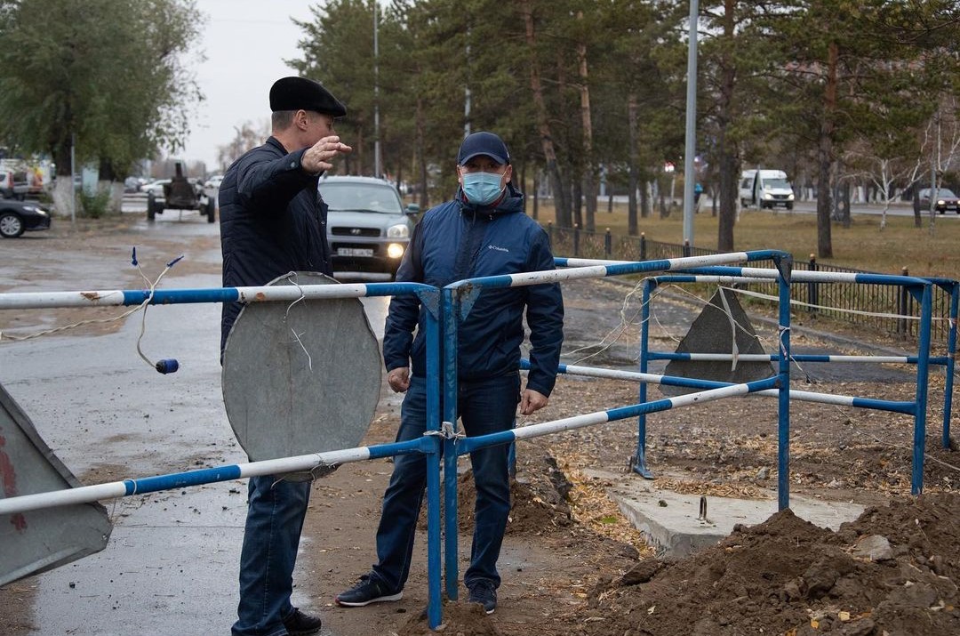 Аким Павлодара поручил монополистам за неделю восстановить нарушенное благоустройство в городе