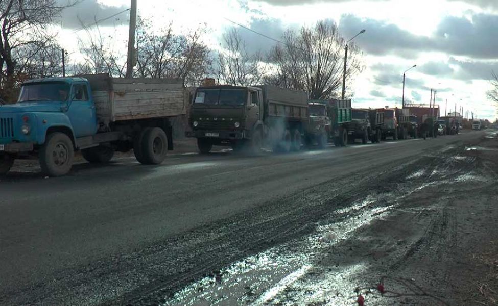 Петропавлда көмірге кезек жарты шақырымға созылған