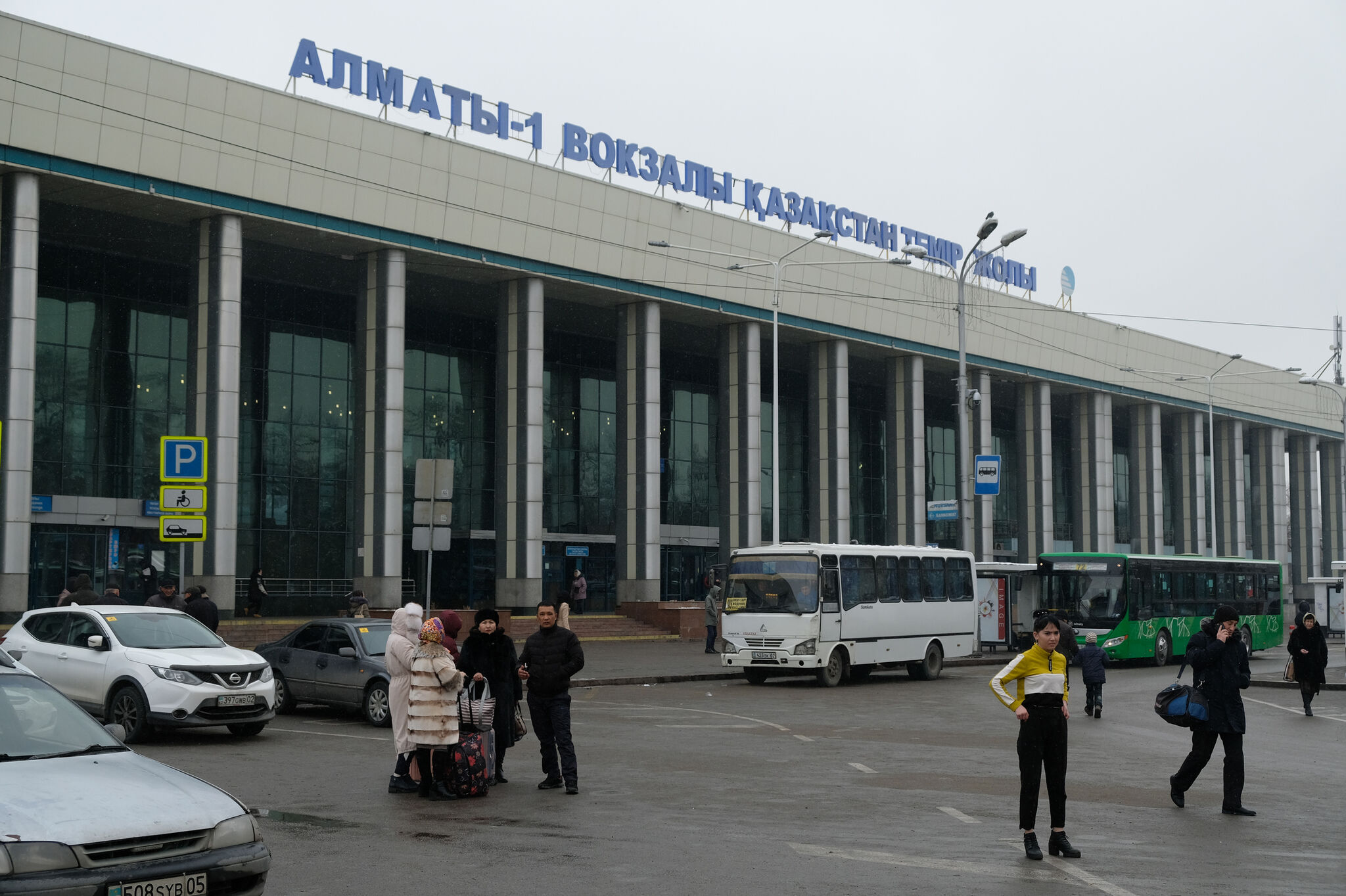 Алматыда "есірткі жеткізуші" ұсталған сәт ВИДЕОҒА түсіп қалды