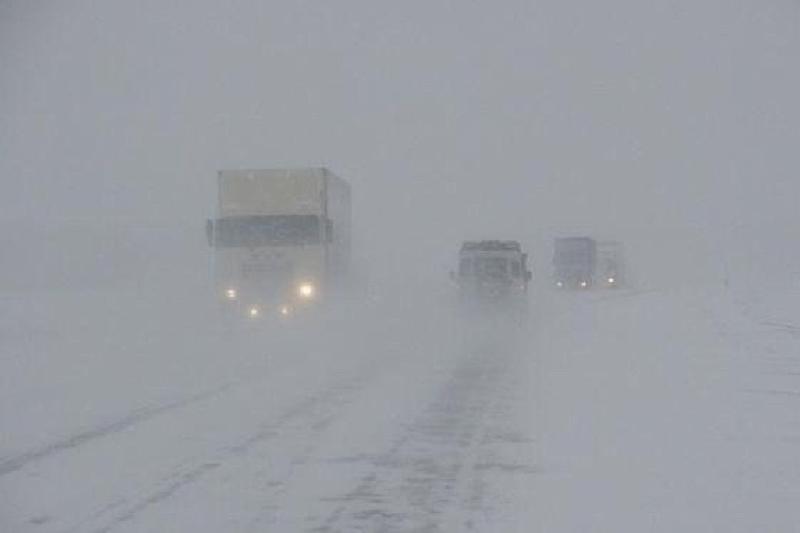 Сильный буран, метель: Трассу закрыли в Алматинской области