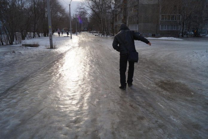 Гололед и порывистый ветер прогнозируют в Казахстане в выходные дни