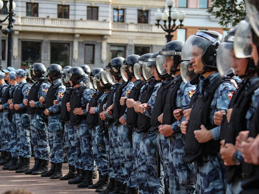 "Таяқ, мылтық...": Әскерилер наразылық шерулерін басатын қару-жарақпен қамтылады