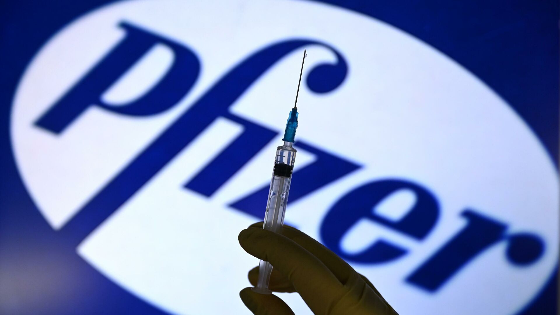 Цой не смог назвать цену вакцины Pfizer для платной вакцинации