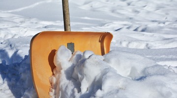 Более 30 руководителей дорожных компаний наказали из-за неубранных улиц в ВКО