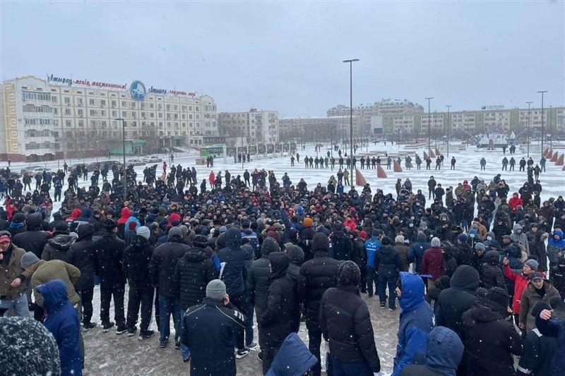 Президент назвал виновных в массовых протестах в стране