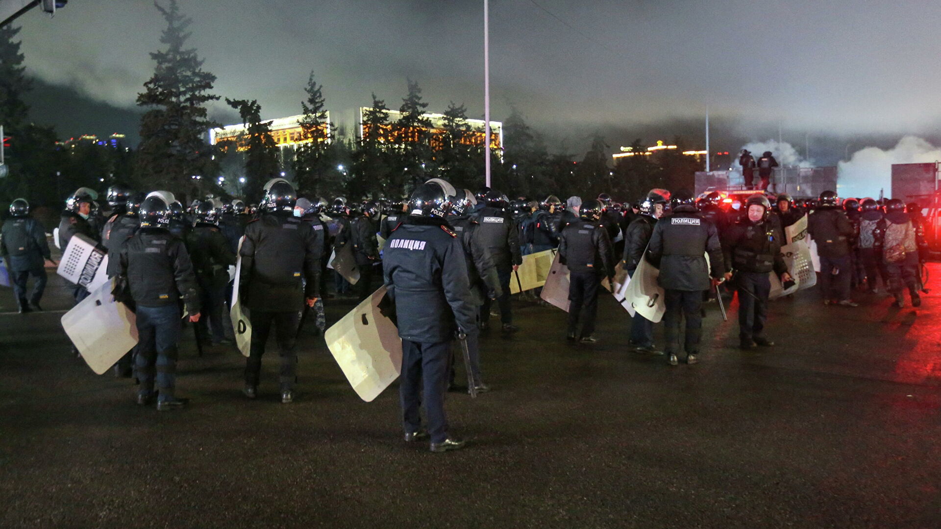 Более 200 митингующих были задержаны по всей стране