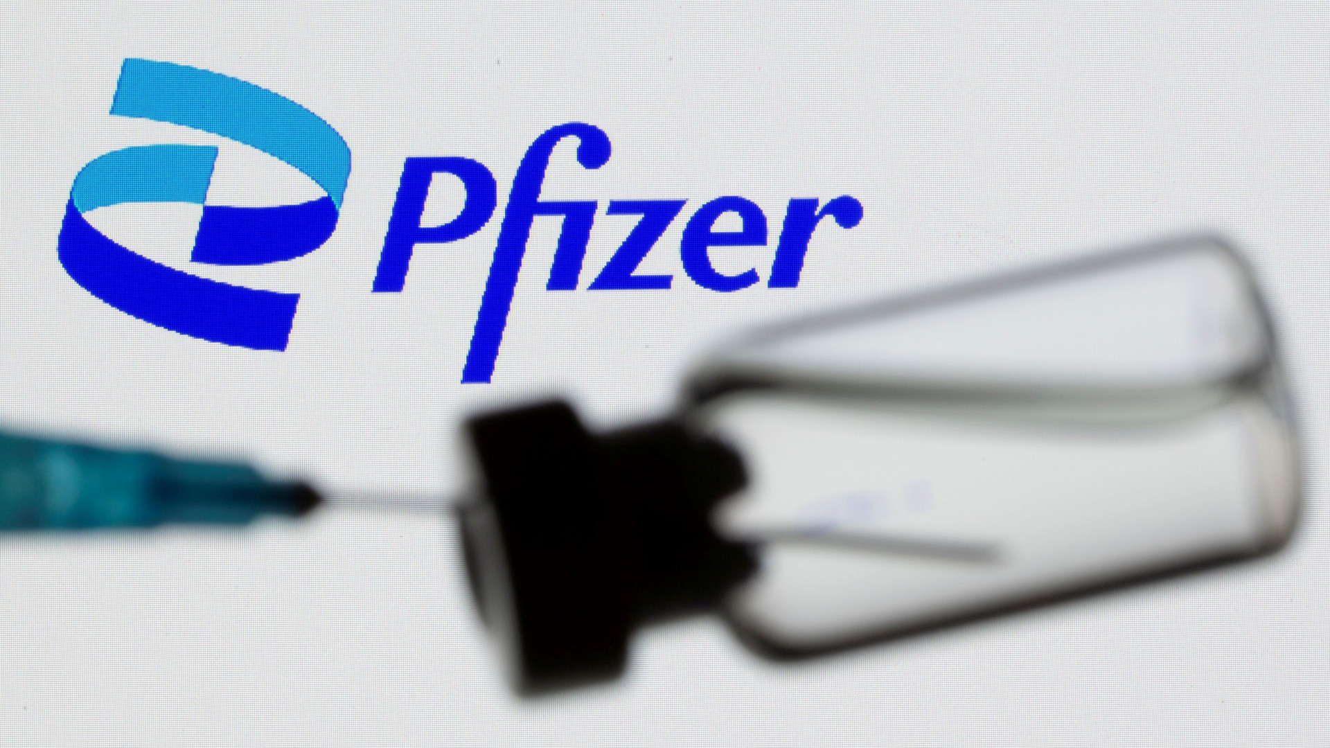 Вакцина Pfizer не будет доступна в Казахстане на платной основе