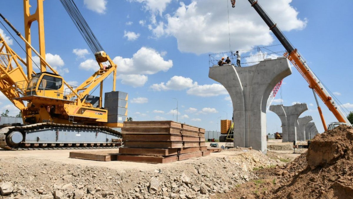 "40 адамға 300 мың теңгеден": Елордадағы LRT істемесе де, жалақы жүріп тұрған