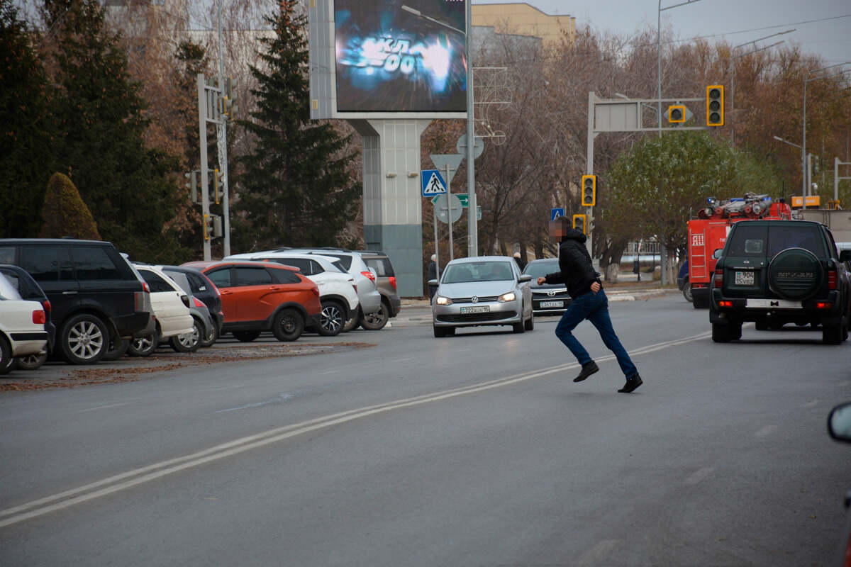 34-летний мужчина решил устроить "прогулку" по оживленной проезжей части Петропавловска