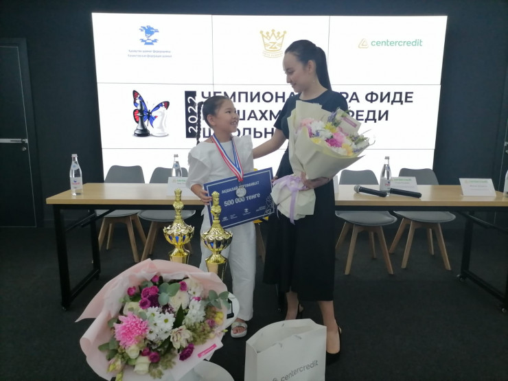 7-летняя казахстанка стала чемпионкой мира ФИДЕ по шахматам