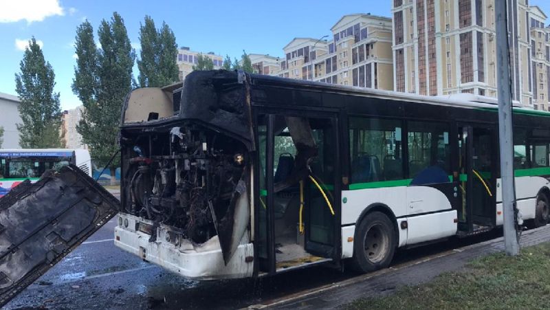 Пассажирский автобус загорелся в Нур-Султане