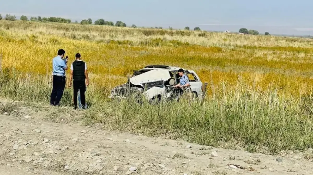 Жетісу облысында жолда аударылып кеткен көлікте отырғандар түгел қаза тапты