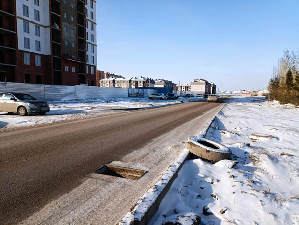 В Костанае беременная женщина упала в открытую ливневку