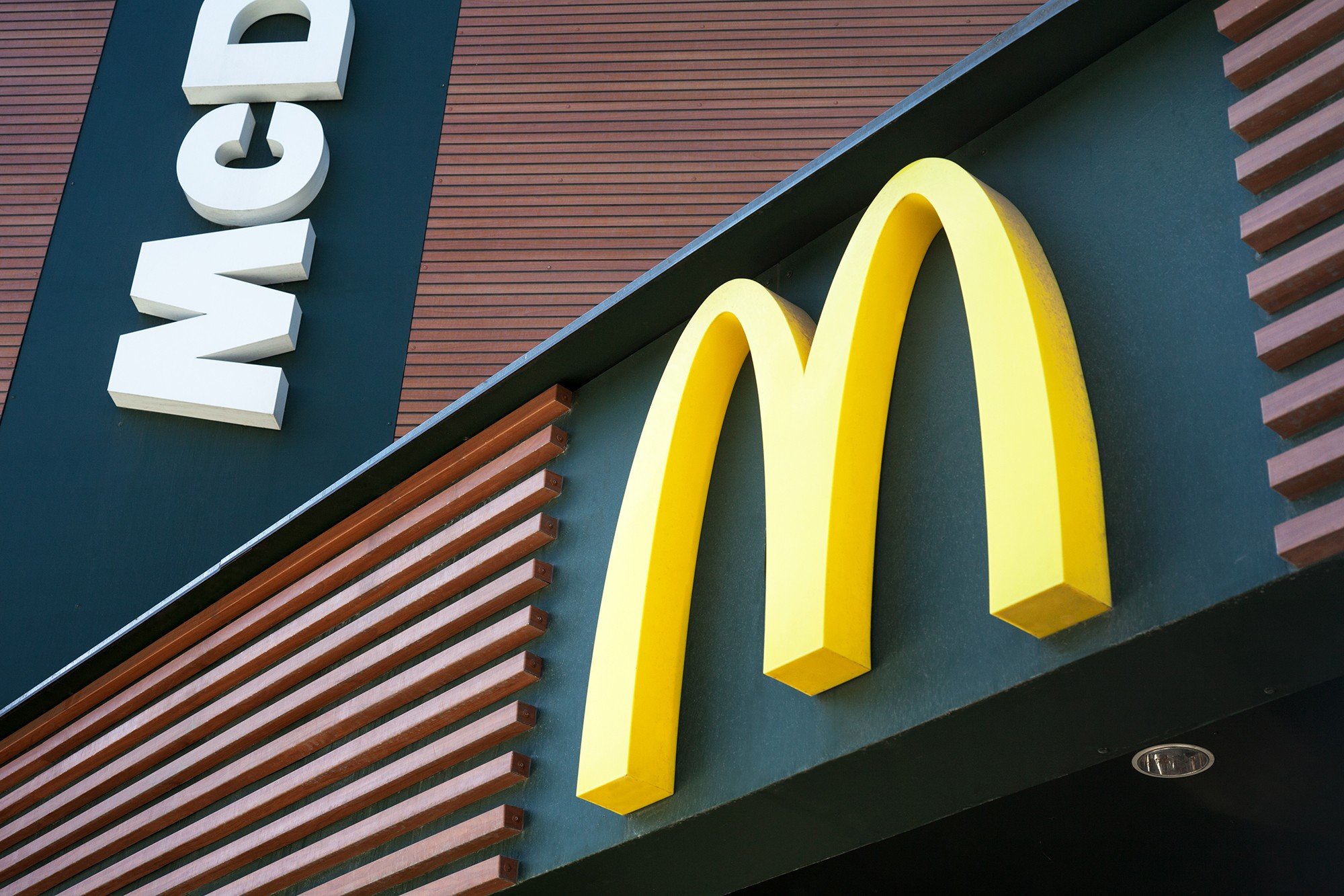 Люди привыкли - вице-премьер о приостановке работы McDonald's