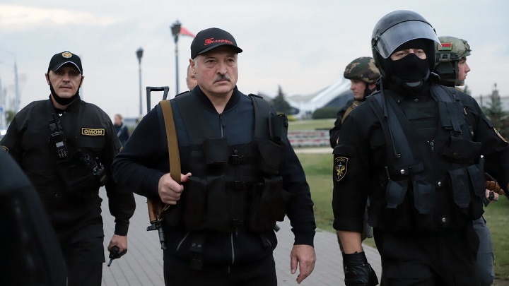 Лукашенко объявил внезапную проверку боевой готовности армии