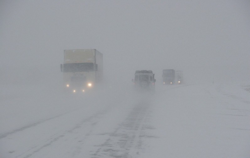 Елімізде ауа райының қолайсыздығына байланысты 127 жол учаскесі жабылды