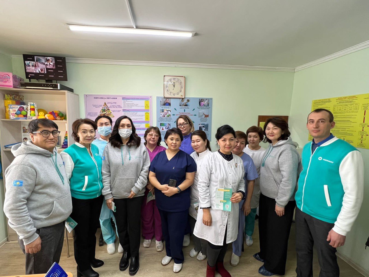 Кандидаты партии «AMANAT» посетили амбулаторию
