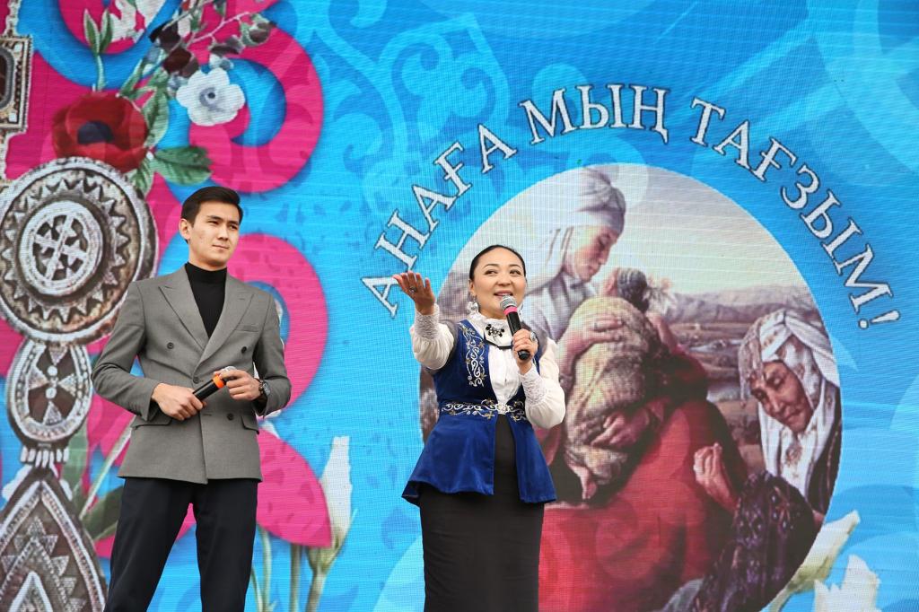 Алматыда Халықаралық әйелдер күніне орай митинг-концерт өтті