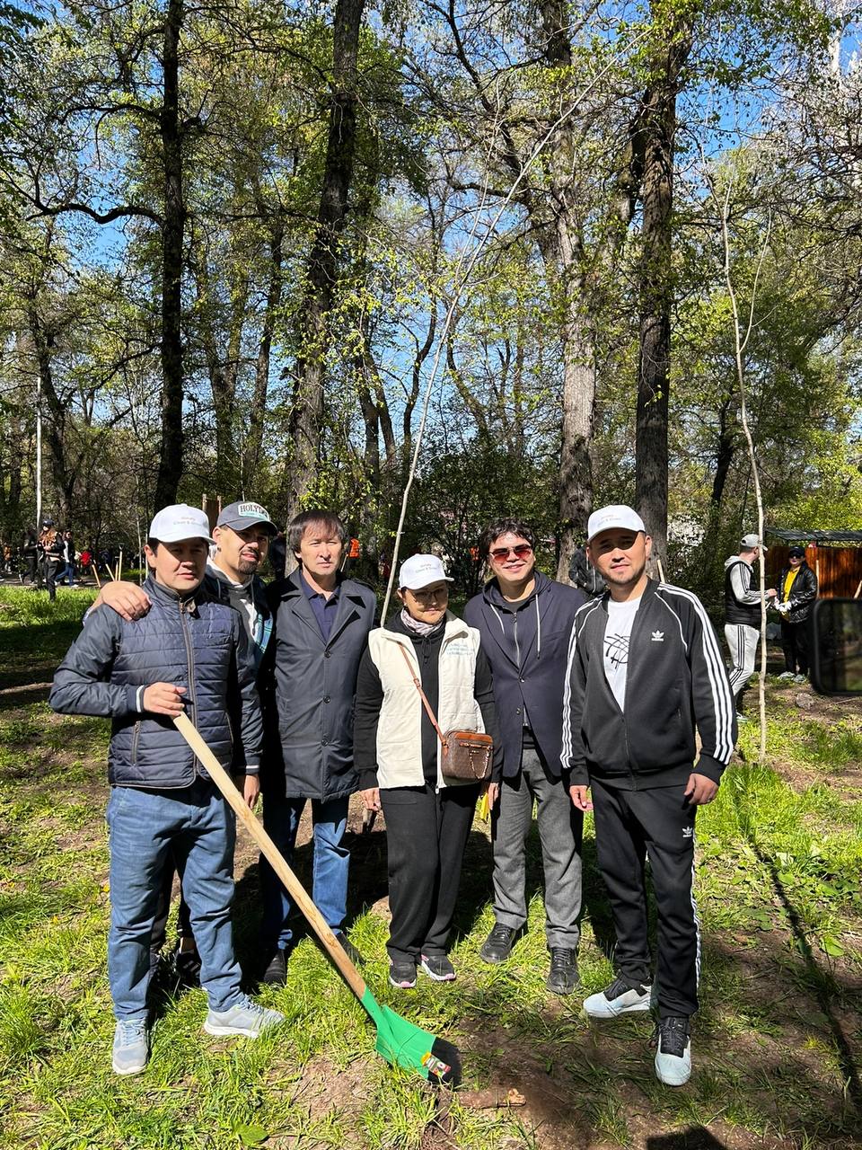 «Біз болмасақ, кім?»: Әншілер «Almaty Clean & Green» акциясына шақырады