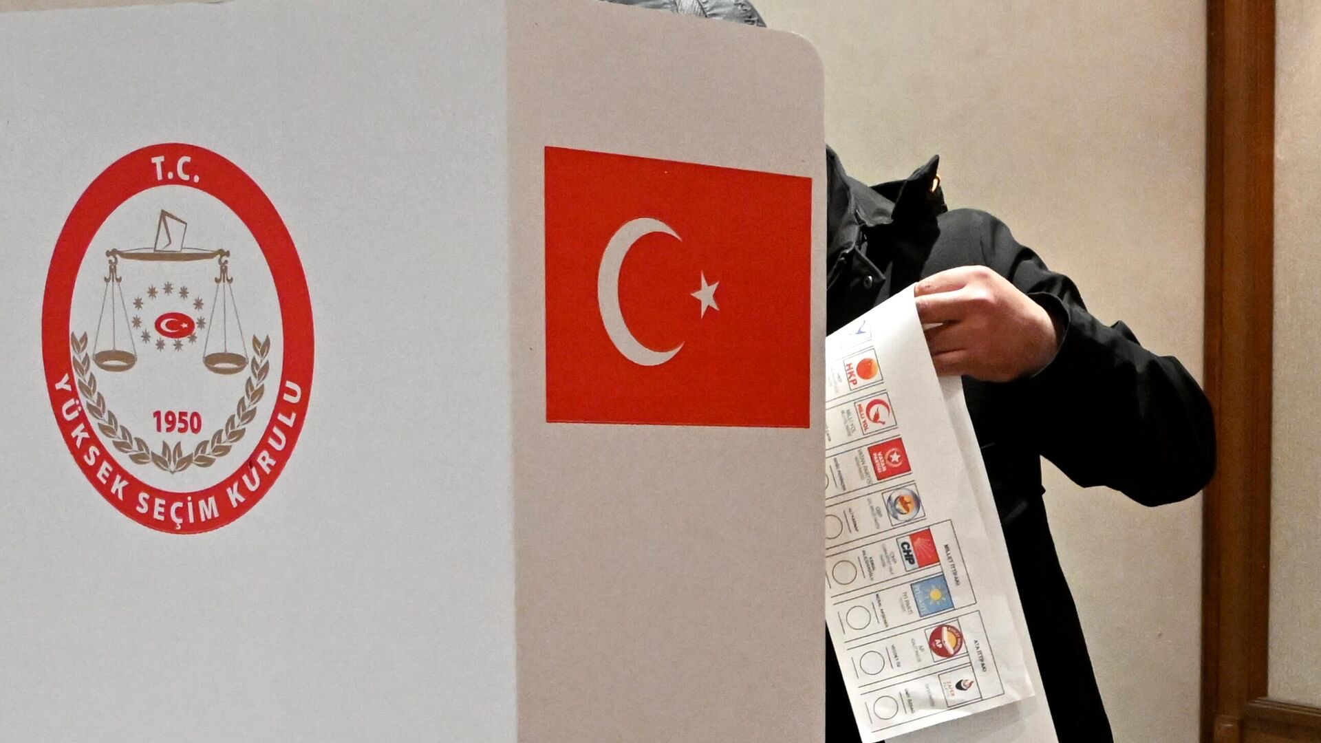На турецких избирательных участках скончались три человека