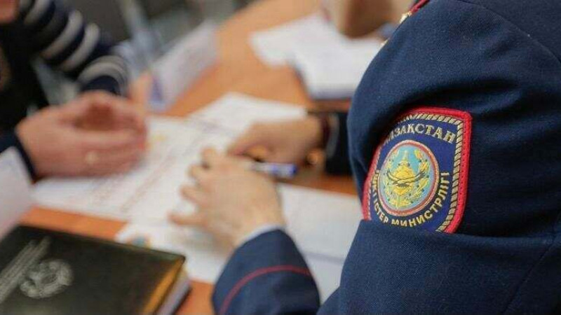 В Шымкенте глава отдела полиции и следователь подозреваются в получении взятки