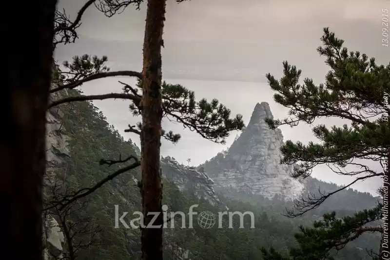 Суретке түспек болған: Бурабайда таудан құлаған әйел көз жұмды