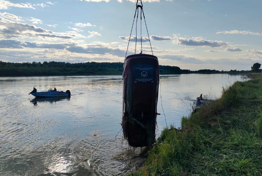 Павлодарда із-түзсіз кеткен жігіттің денесі көлігімен бірге су астынан табылды