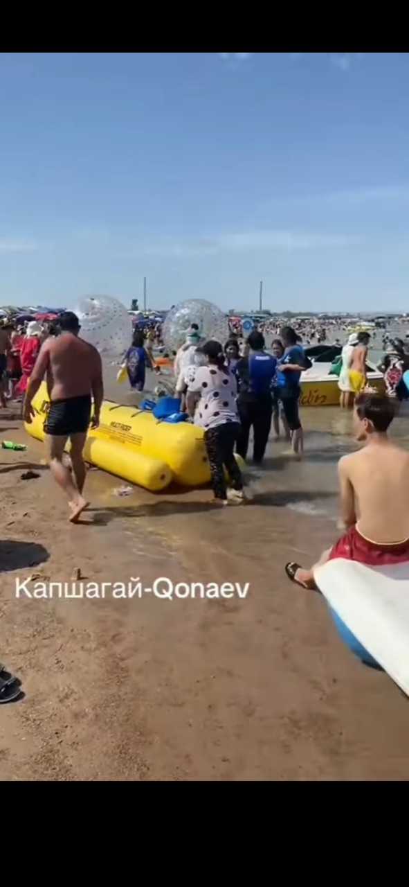 «Муравейник»: видео на пляже Капчагая шокировало пользователей соцсетей