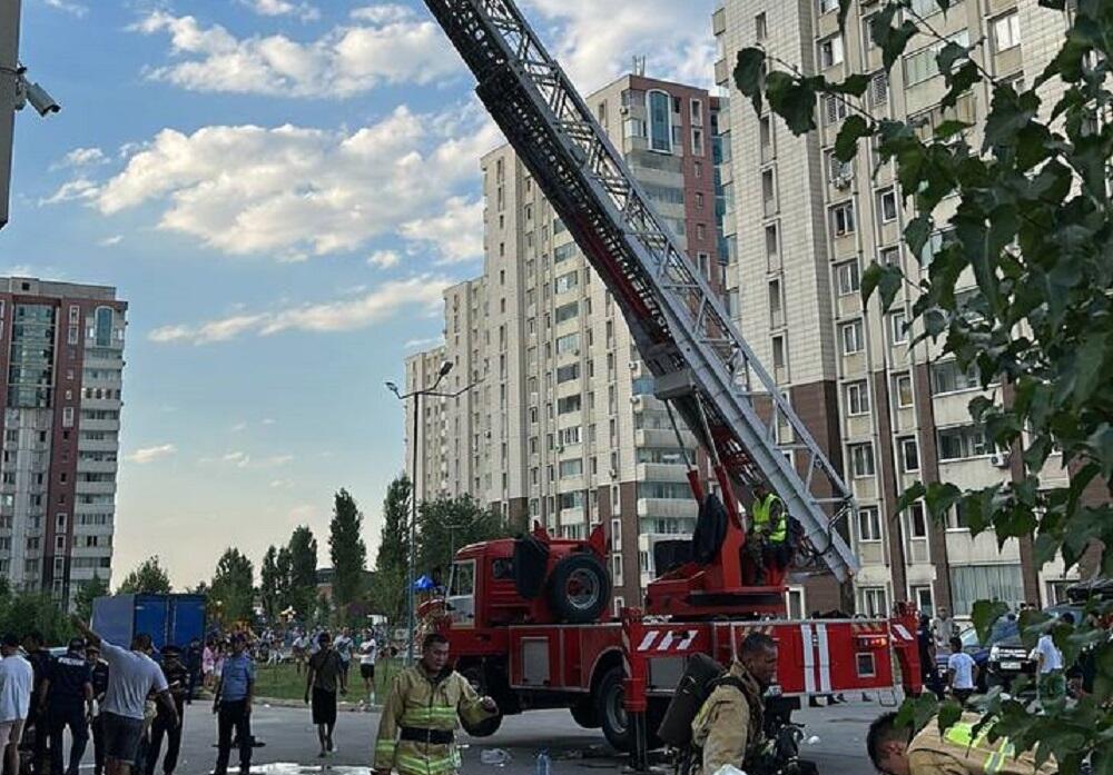 Аким Алматы выразил соболезнования родным погибшей при пожаре в ЖК "Аккент"