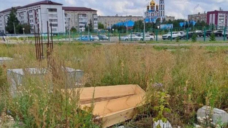 На одной из улиц Петропавловска нашли пустой гроб