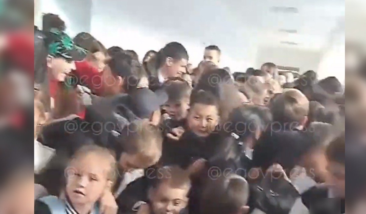 «Детей жалко, страну жалко»: страшная давка произошла в школе в Кокшетау