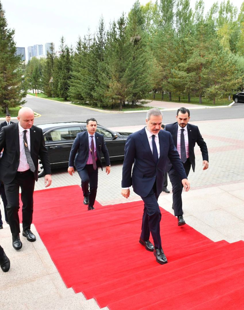 Глава МИД Турции прибыл в Казахстан