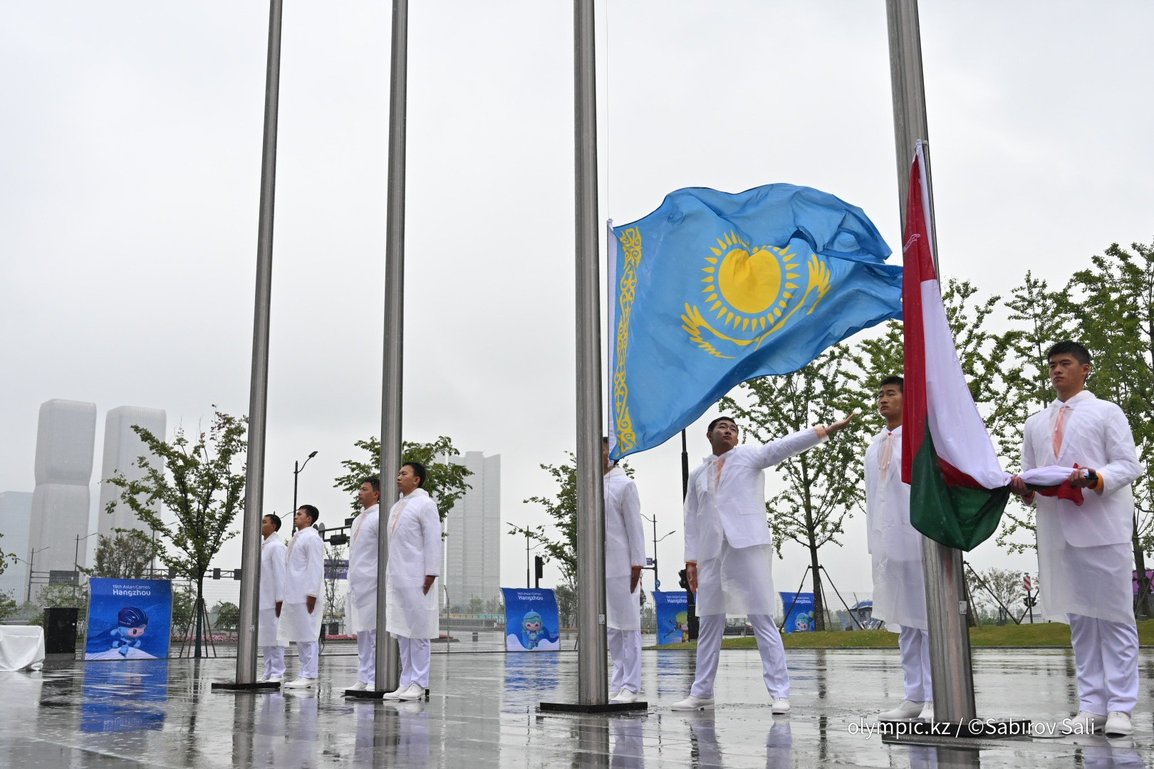 Флаг Казахстана подняли на Азиаде-2023