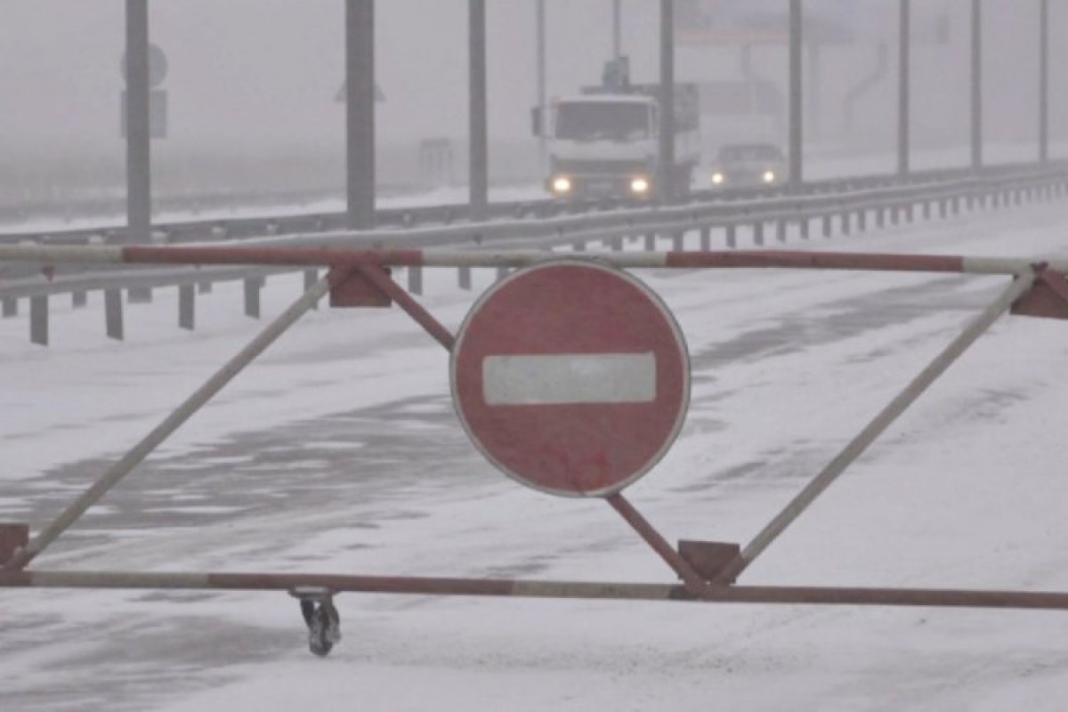 Автотрассы закрыты в четырех регионах из-за непогоды