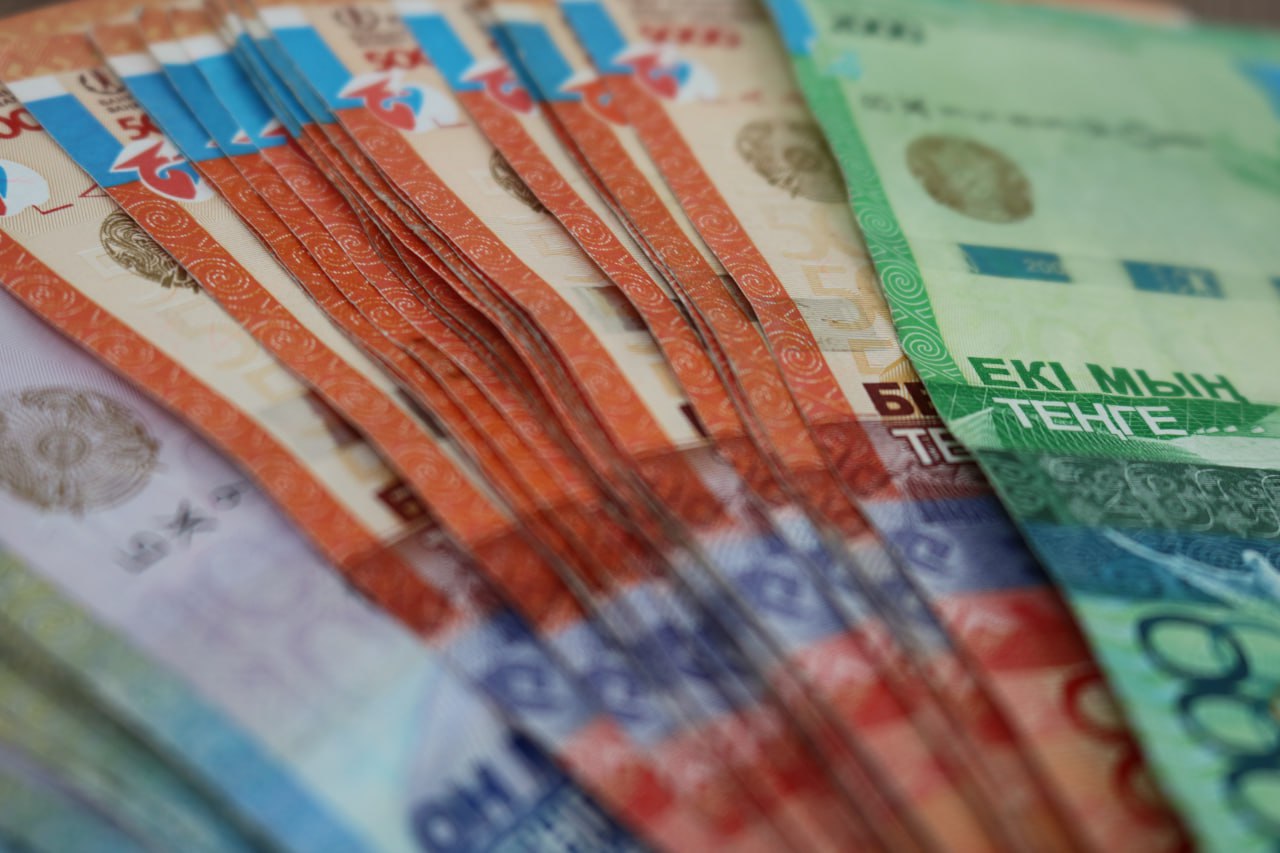 Экс-чиновников осудили за коррупцию в Павлодаре