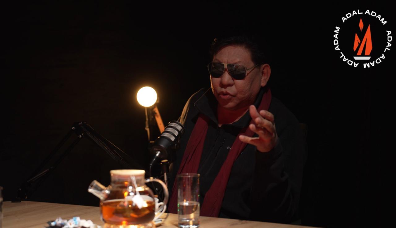 “30 жыл тозаққа түстік”: Танымал кинорежиссер Назарбаев жүйесі туралы ойын айтты