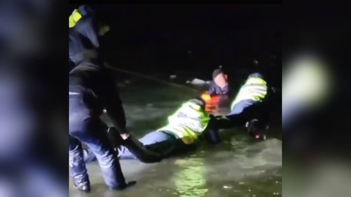 Атырау облысында екі адам мұз астына түсіп кетті