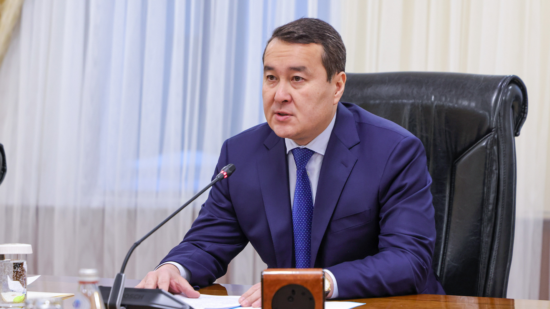 Алихан Смаилов провел встречу с региональным директором Всемирного банка