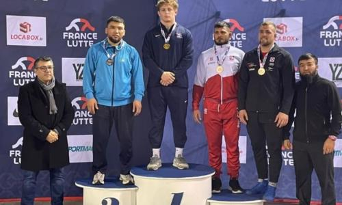 Казахстанские борцы завоевали три медали на Гран-при во Франции