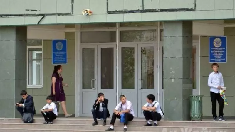 В Атырау уволили директора школы после скандала в соцсетях