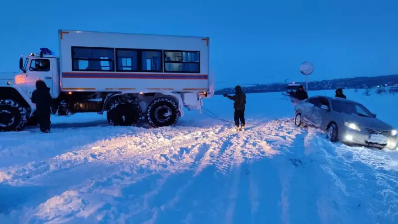 Двое суток ищут пропавших людей во время бурана в Туркестанской области